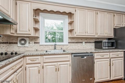 449 Valley Rd, Gillette, NJ 07933 photo 11