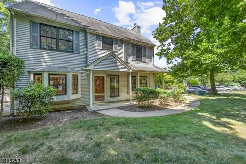 1401 Maplecrest Rd, Edison, NJ 08820 photo 1