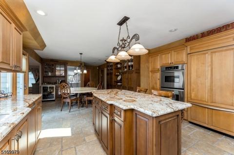 2 Farmstead Ln, Wayne, NJ 07470 photo 9