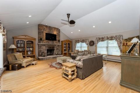 2 Farmstead Ln, Wayne, NJ 07470 photo 14