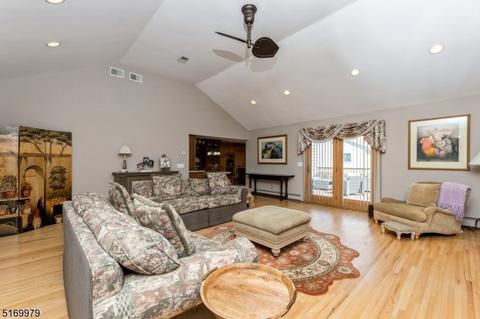 2 Farmstead Ln, Wayne, NJ 07470 photo 15