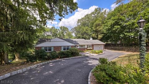 17 Alpine Dr, Wayne, NJ 07470 photo 2