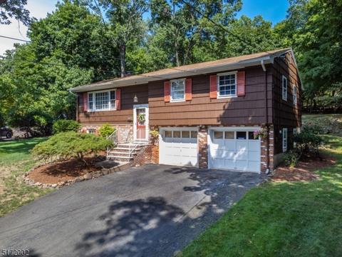 14 Pine Ter, Wayne, NJ 07470 photo 2