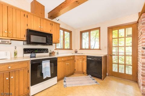 96 Algonquin Trl, Wayne, NJ 07470 photo 18