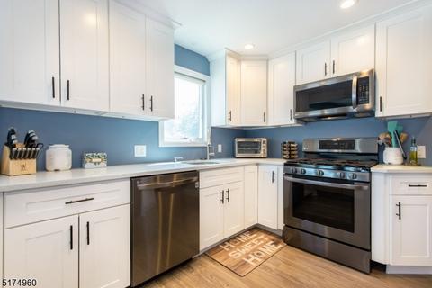 12 Milton Pl, Wanaque Boro, NJ 07420 photo 10
