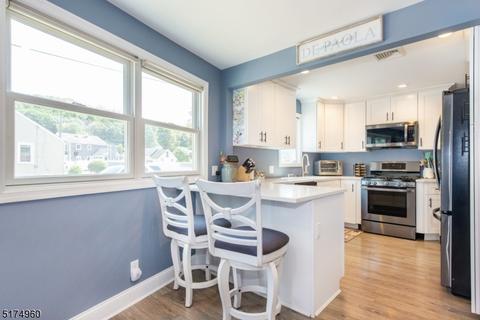 12 Milton Pl, Wanaque Boro, NJ 07420 photo 8