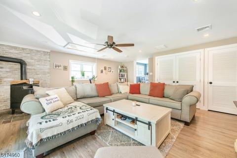 12 Milton Pl, Wanaque Boro, NJ 07420 photo 4