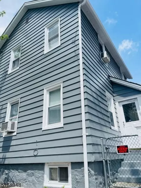 3 Barbour St, Haledon, NJ 07508
