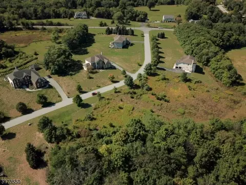 10 Flagstone Hill Rd, Wantage Twp., NJ 07461
