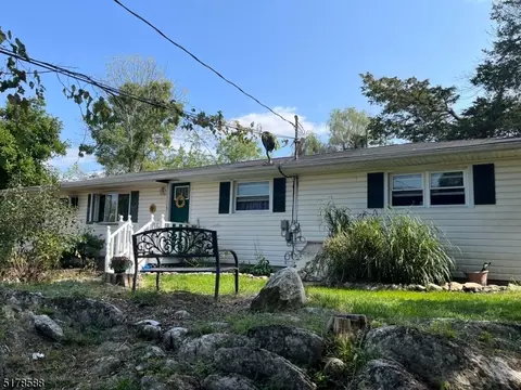 14 Geranium Ct, Vernon Twp, NJ 07418
