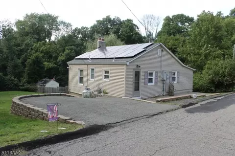 16 Camille Dr, Jefferson, NJ 07849
