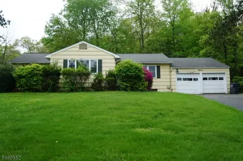 15 Raynor Rd, Morristown, NJ 07960