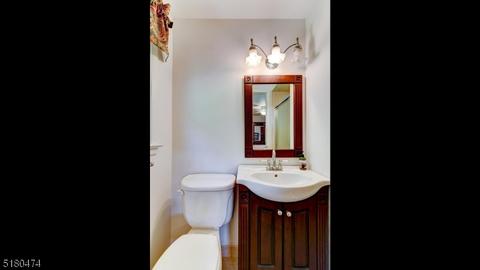 15 Robin Rd, Wayne, NJ 07470 photo 24