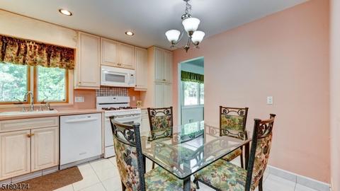 15 Robin Rd, Wayne, NJ 07470 photo 17