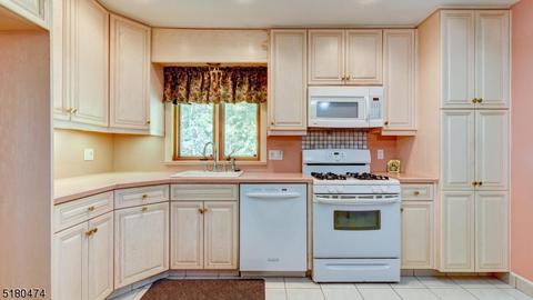 15 Robin Rd, Wayne, NJ 07470 photo 19