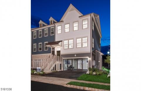 18 Marigold Dr, Warren, NJ 07059