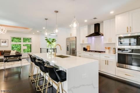 346 Maplewood Dr, Paramus, NJ 07652 photo 12