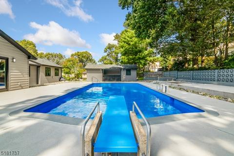 346 Maplewood Dr, Paramus, NJ 07652 photo 48