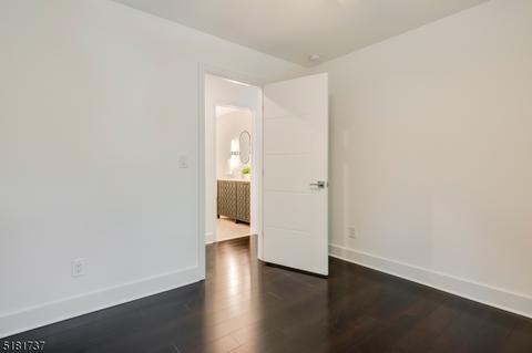 346 Maplewood Dr, Paramus, NJ 07652 photo 22