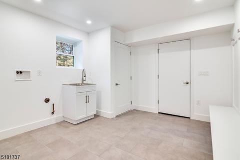346 Maplewood Dr, Paramus, NJ 07652 photo 44