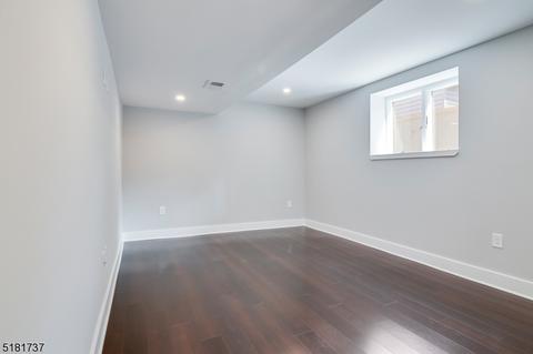346 Maplewood Dr, Paramus, NJ 07652 photo 41