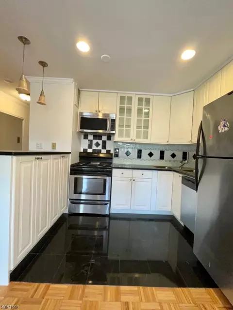 39 E 39th St #2N, Paterson, NJ 07514
