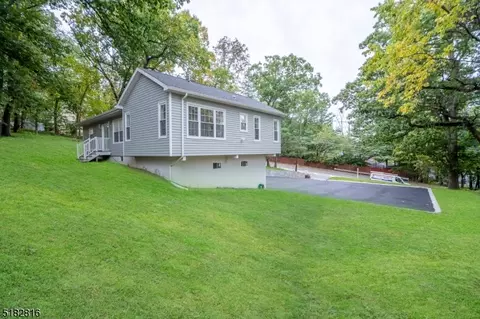 689 Ratzer Rd, Wayne, NJ 07470 photo 3