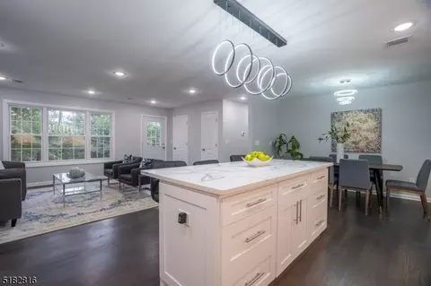 689 Ratzer Rd, Wayne, NJ 07470 photo 9