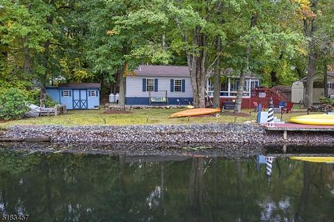 9 Canal Ter, Lake Hopatcong, NJ 07849