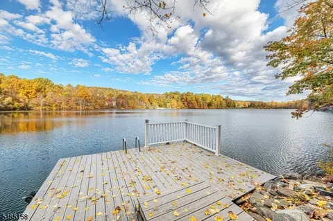 65 Lakeshore Dr NW, Sussex, NJ 07461