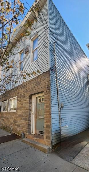 423 5th St, Union City, NJ 07087