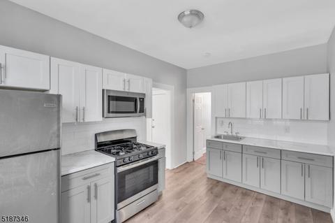 27 Aldine St, Newark, NJ 07112