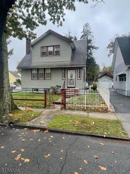 193 Oak St, East Orange, NJ 07018