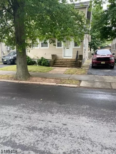 41 Richelieu Pl, Newark, NJ 07106