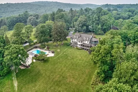 240 Mountainside Rd, Mendham, NJ 07945