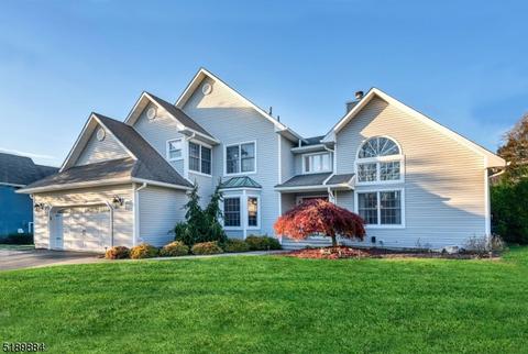 16 Lowell Dr, Wayne, NJ 07470 photo 2