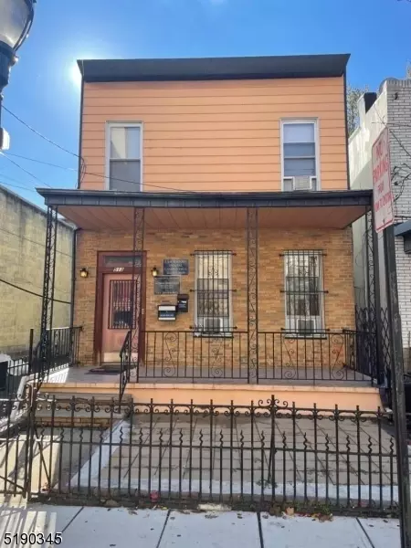 513 35th St, Union City, NJ 07087