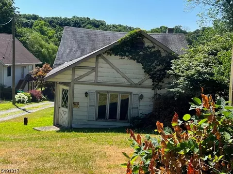 216 Lakeside Ave, Lake Hopatcong, NJ 07849