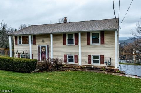 8 Farview Dr, Hackettstown, NJ 07840 photo 1