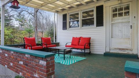379 North Dr, North Plainfield, NJ 07060 photo 4
