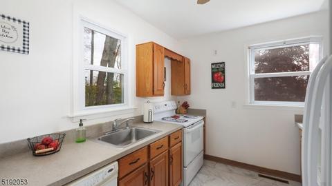 379 North Dr, North Plainfield, NJ 07060 photo 13