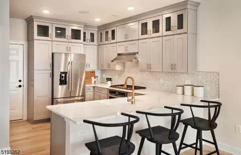 2 Sternadori Rd, Somerville, NJ 08876