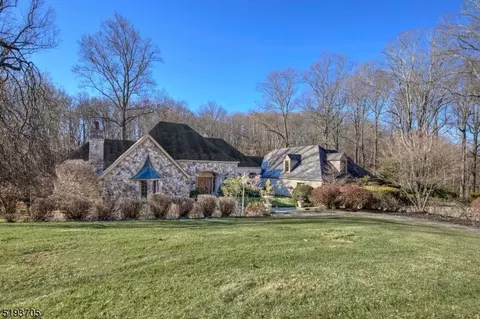 159 Lake Rd, Far Hills, NJ 07931