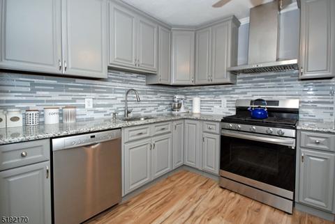 104 Cap Ln, Middlesex, NJ 08846 photo 6