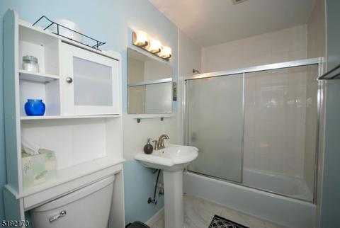 104 Cap Ln, Middlesex, NJ 08846 photo 9
