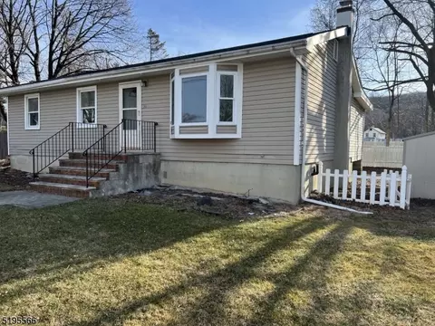 39 N Clark St, Ogdensburg, NJ 07439