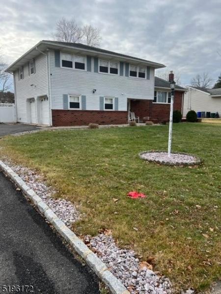 7 Holly Glen Ln, Parsippany, NJ 07054