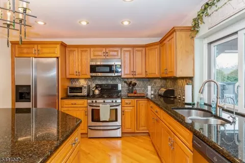 515 Grandview St, Middlesex, NJ 08846 photo 5