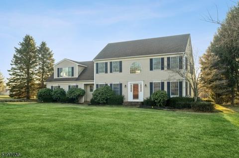 7 Bridle Ln, Washington, NJ 07882