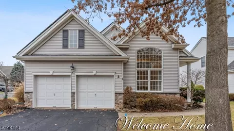 2 Benjamin St, East Franklin, NJ 08873